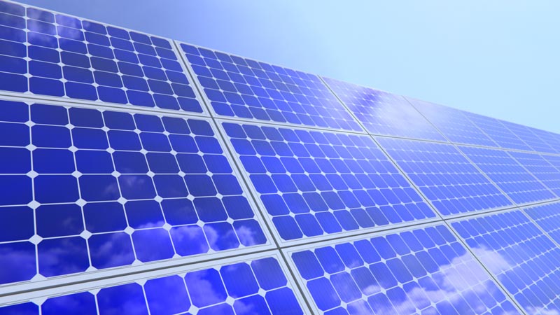 Photovoltaik: Mit einem Batteriespeicher können Sie Sonnenenergie auch dann nutzen, wenn die Sonne gerade nicht scheint. Energie vernünftiger nutzen.